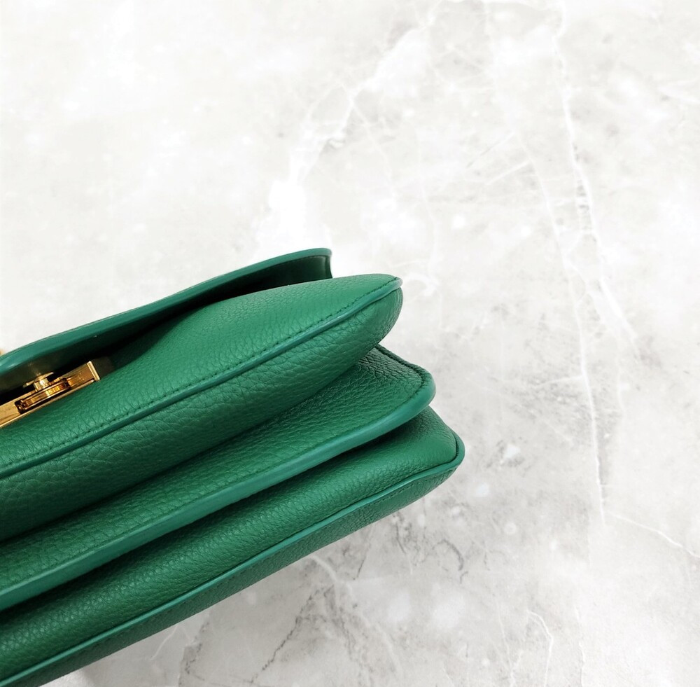 [럭스유] 보테가베네타 엔벨로프 볼드 체인 마운트 숄더백 그린