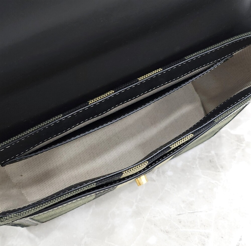 [럭스유] 버버리 그린 체크 노트 크로스백 8043107