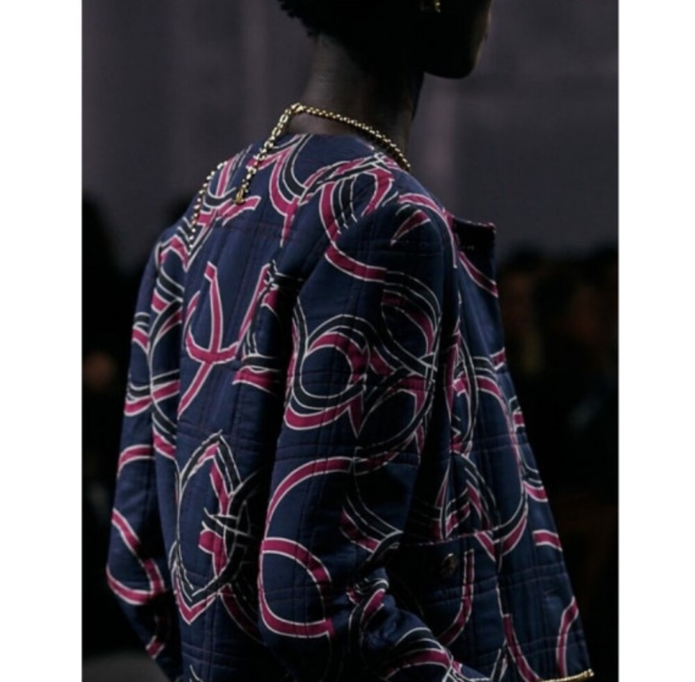 [럭스유] 40 / 샤넬 CC로고 쇼라인 실크 자켓 P74766