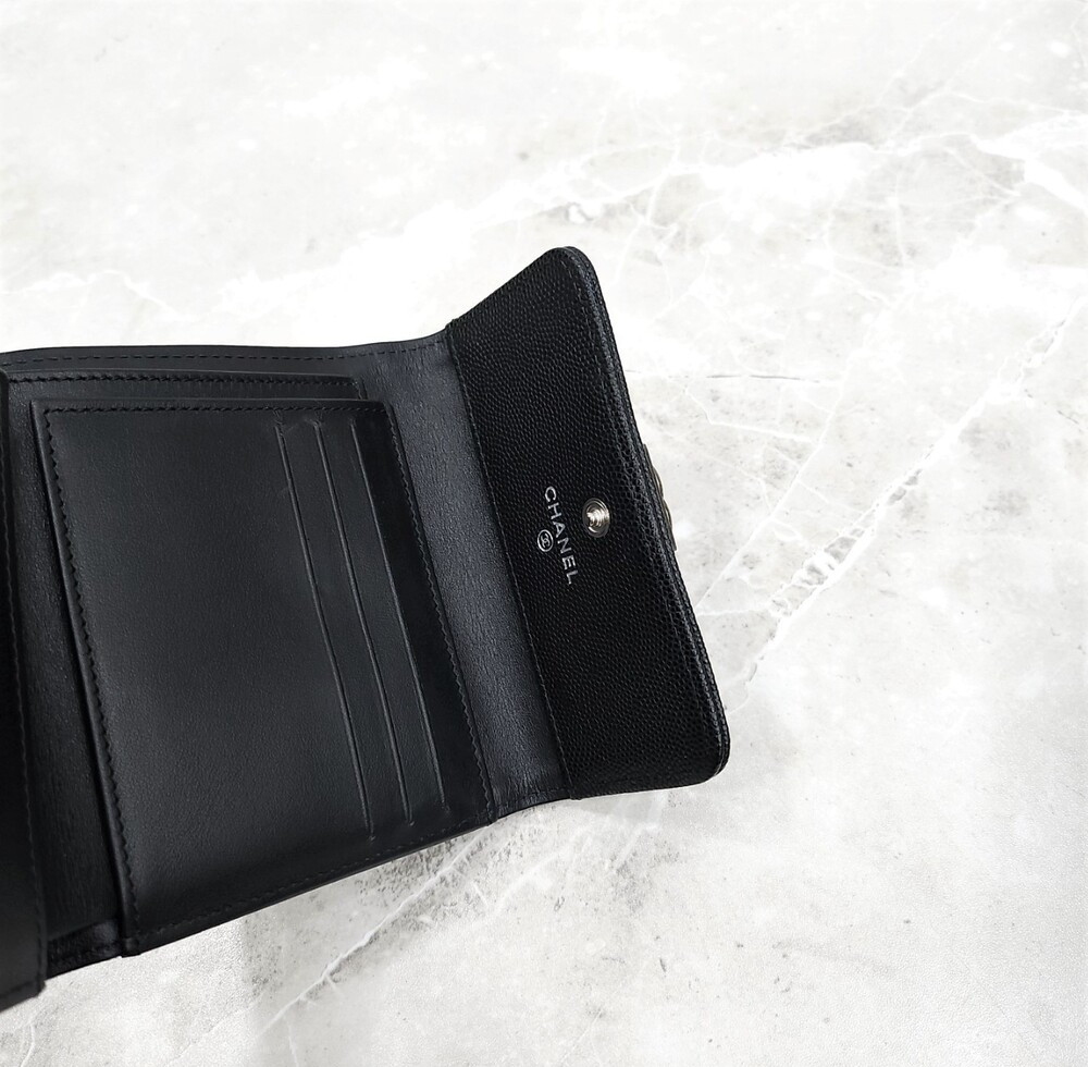 [럭스유] 샤넬 블랙 캐비어 보이 반지갑 은장 내장칩 A80734