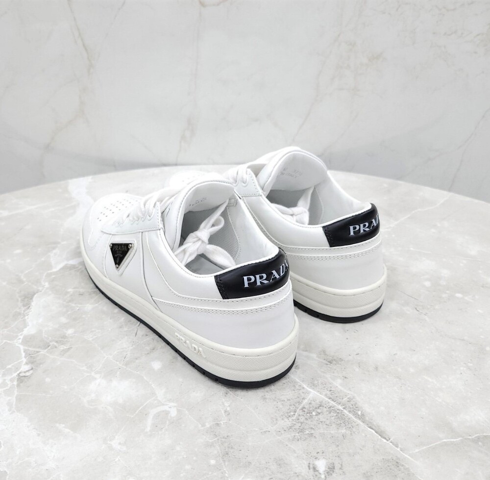 [럭스유] 37.5 / 프라다 화이트 다운타운 레더 스니커즈 1E792M