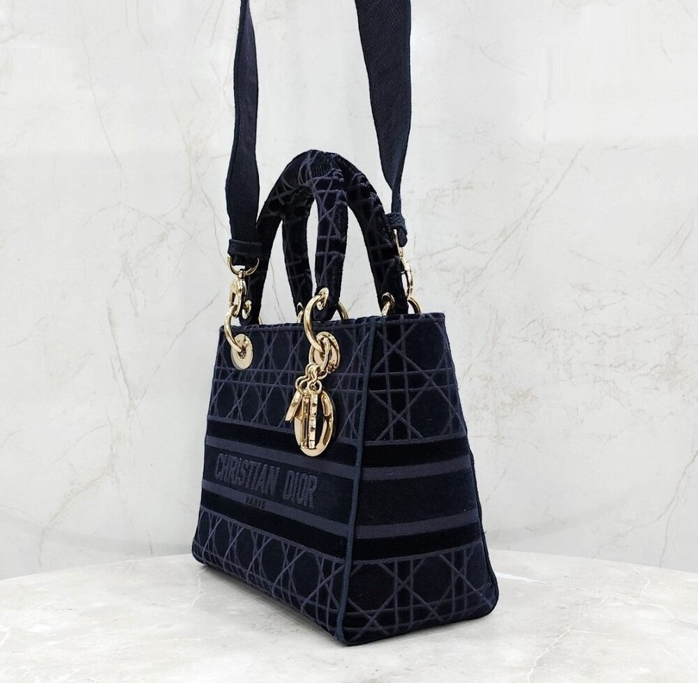 [럭스유] 디올 레이디 디라이트 백 미디움 블루 까나쥬 벨벳