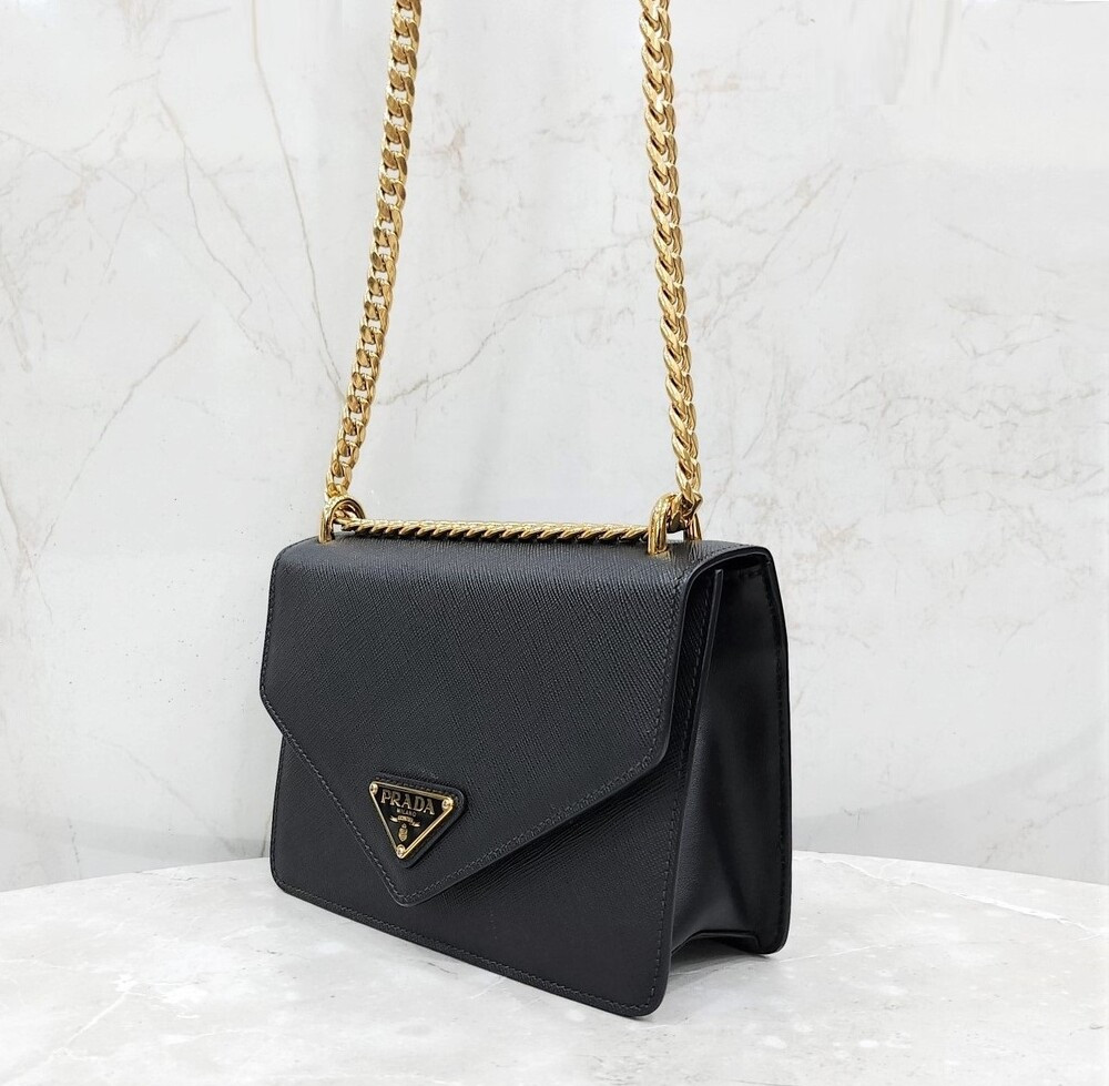 [럭스유] 프라다 삼각로고 사피아노 레더 엔벨로프 체인 숄더백 1BD200