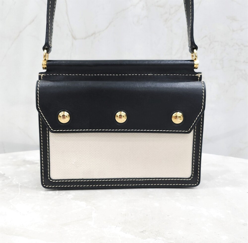 [럭스유] 버버리 미니 포켓 호스페리 타이틀백 8031901