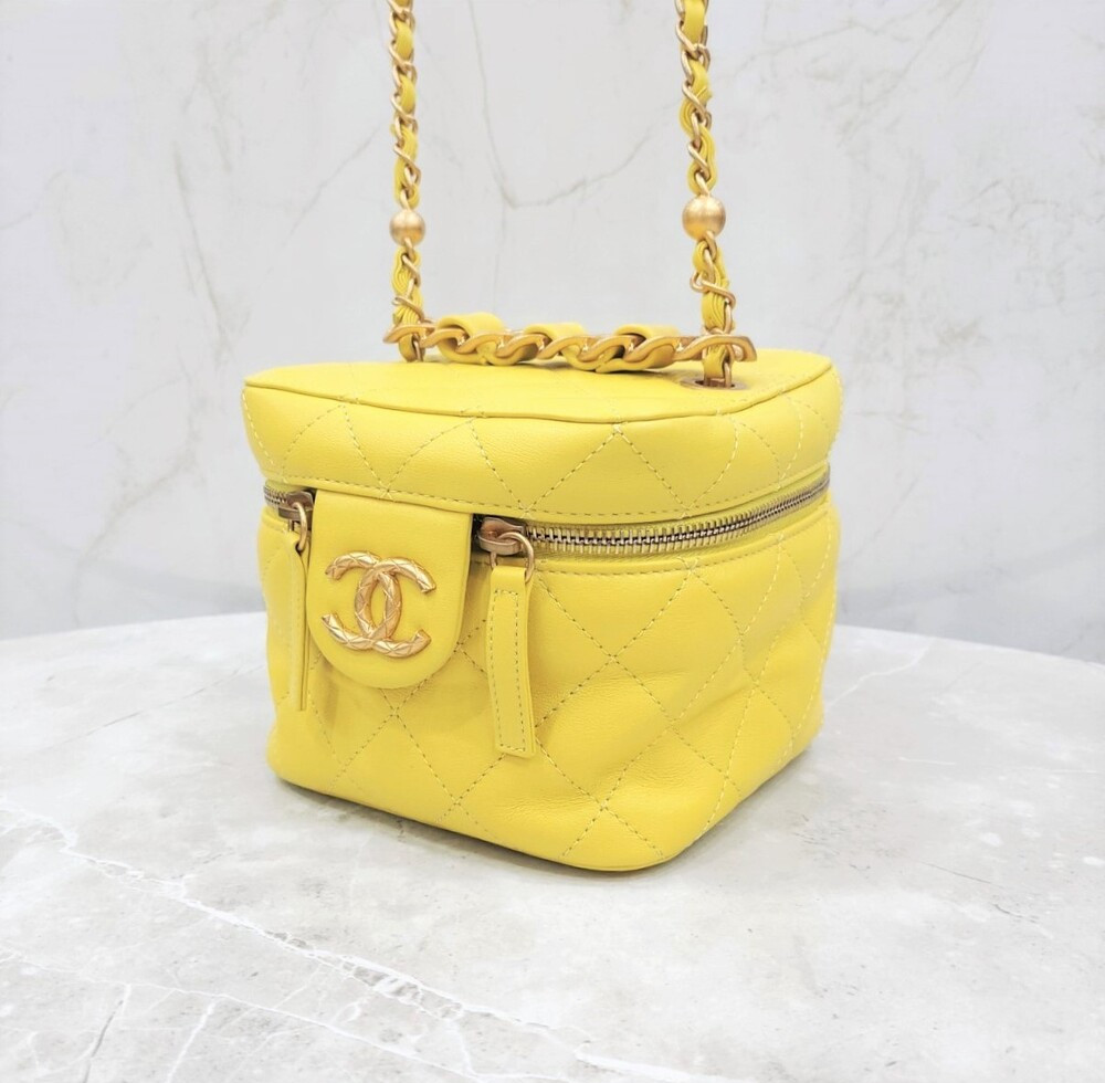 [럭스유] (새상품) 샤넬 한정판 리미티드 레몬 베니티백 신형내장칩