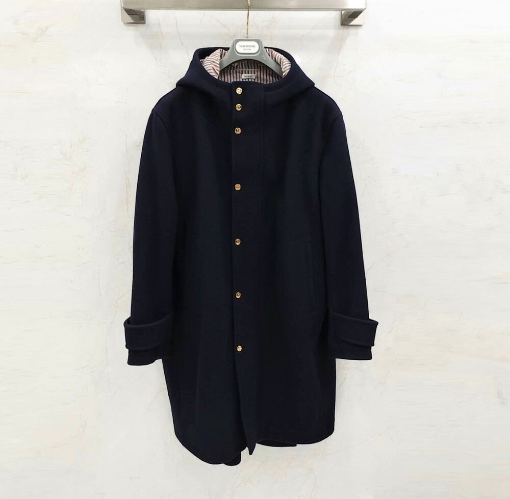 [럭스유] 5 / 톰브라운 시그니처 백로고 삼선 울 후드 코트 MOU522U