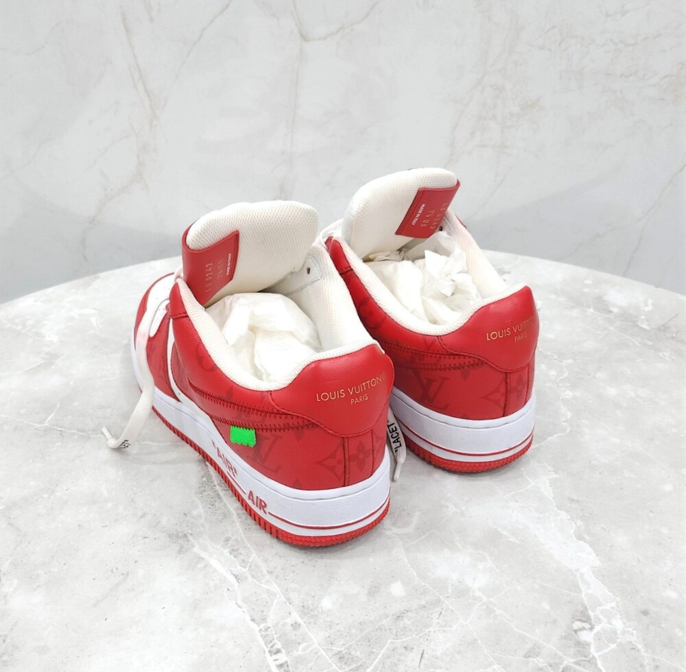 [럭스유] US7.5 / 루이비통 X 나이키 한정판 모노그램 에어포스1 1A9VA8