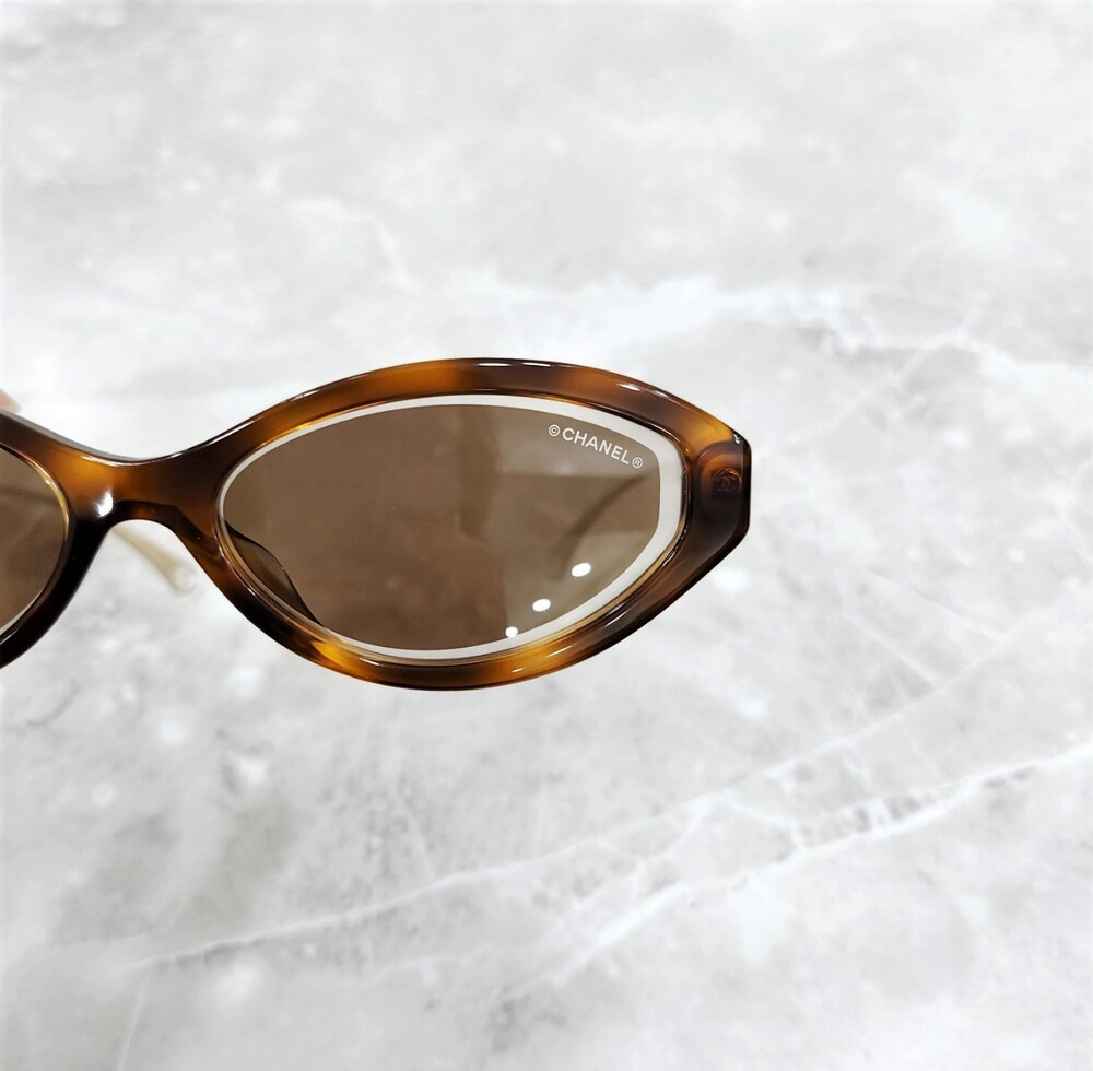 [럭스유] (새상품) 샤넬 캣아이 진주 스트랩 선글라스 A71356