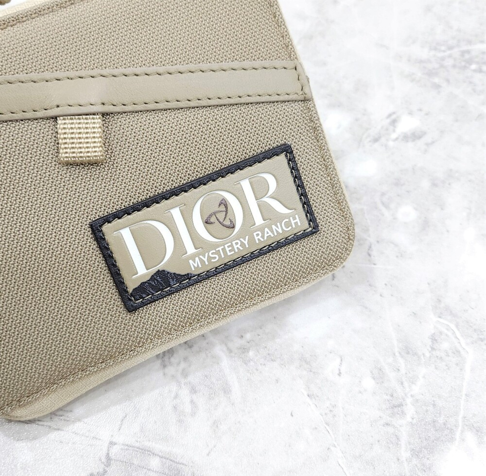 [럭스유] (새상품) 디올 바이 미스테리 팬치 지퍼 지갑 베이지 2ESBC092MRN