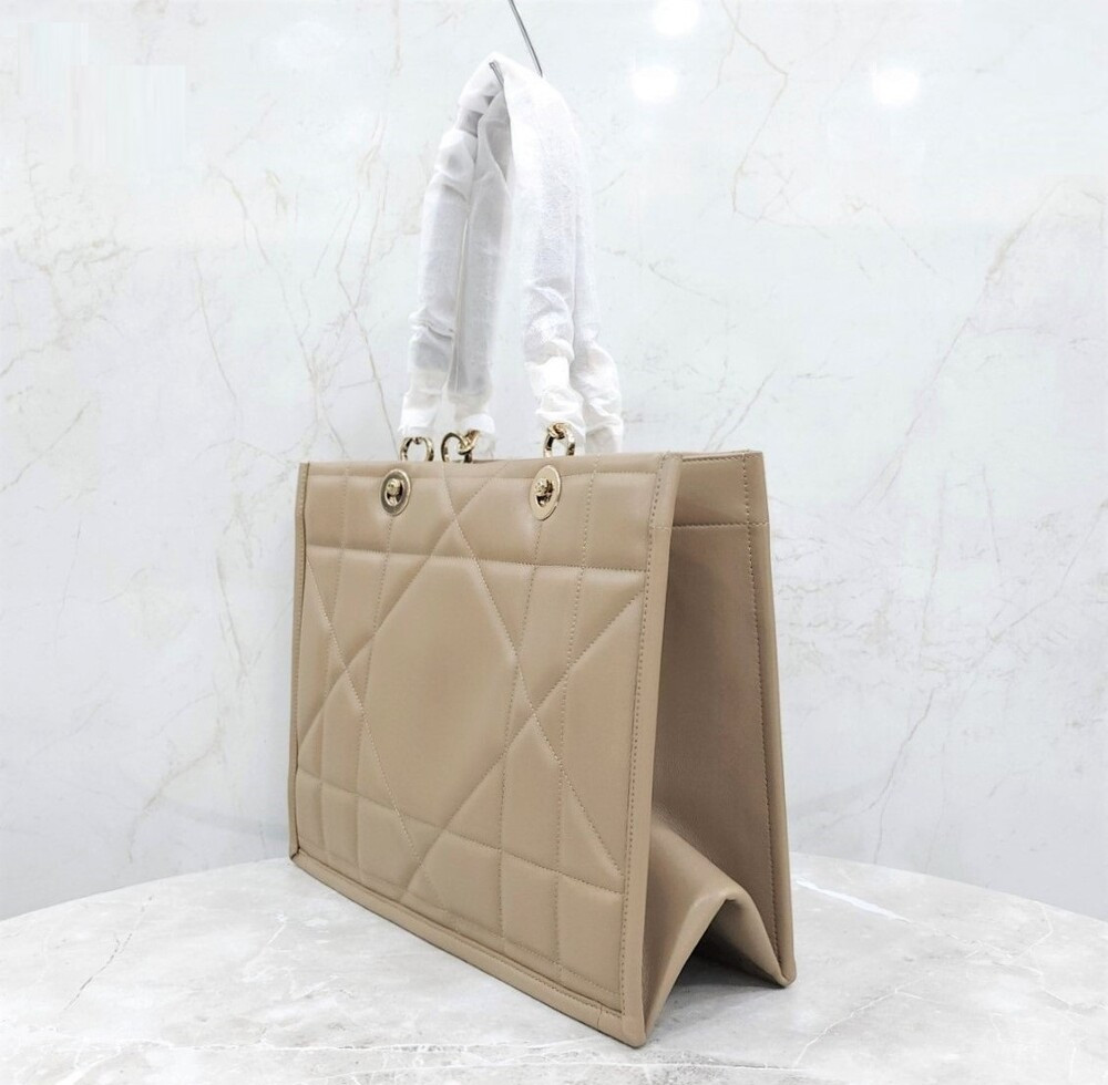 [럭스유] (새상품) 디올 레더 에센셜 토트백 M8721OZVJ