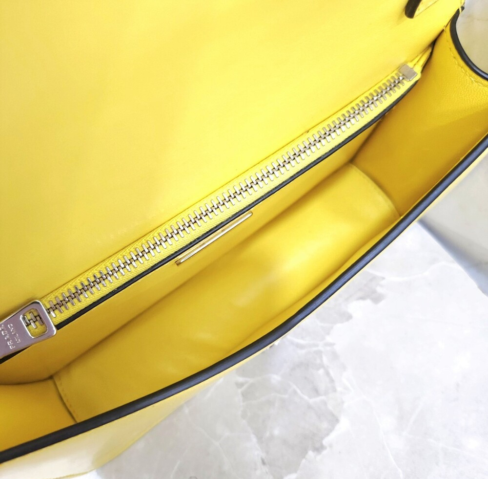 [럭스유] 프라다 옐로우 브러쉬드 레더 숄더백