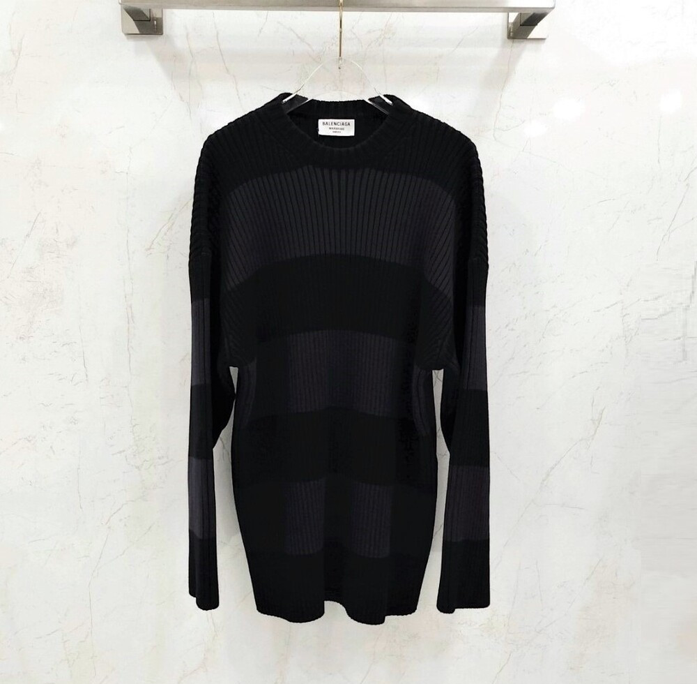 [럭스유] (새상품) S / 발렌시아가 백로고 크루넥 스웨터 657525