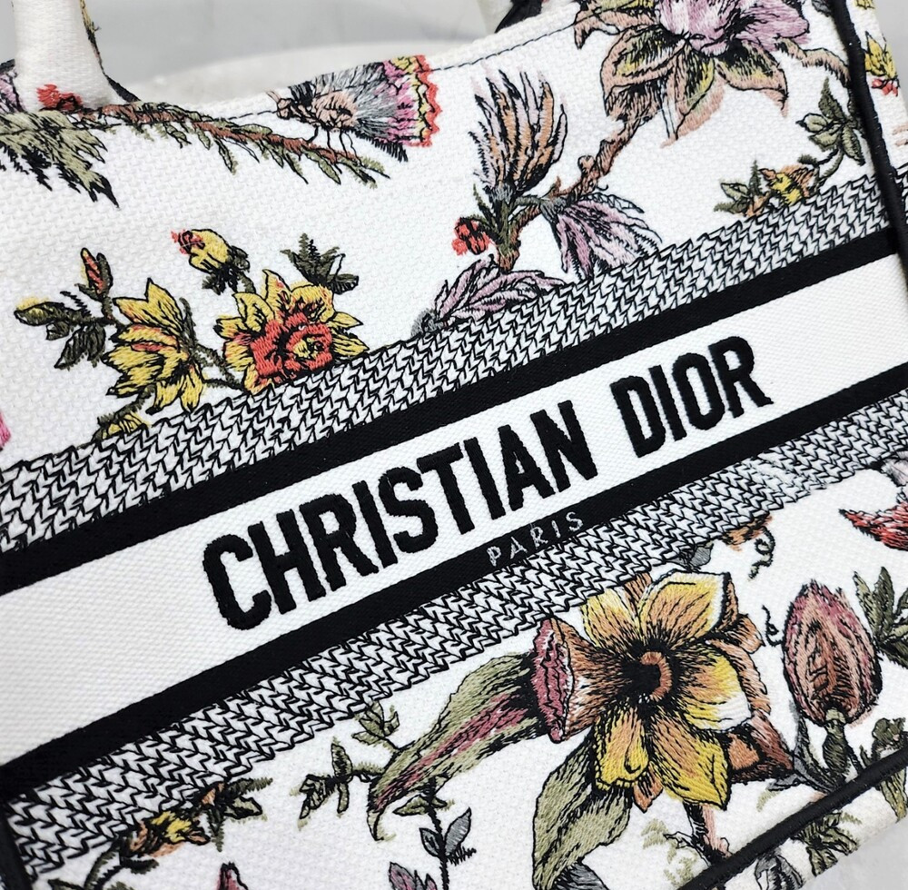 [럭스유] 디올 쟈뎅 보타닉 엠브로이더리 북토트 화이트 스몰