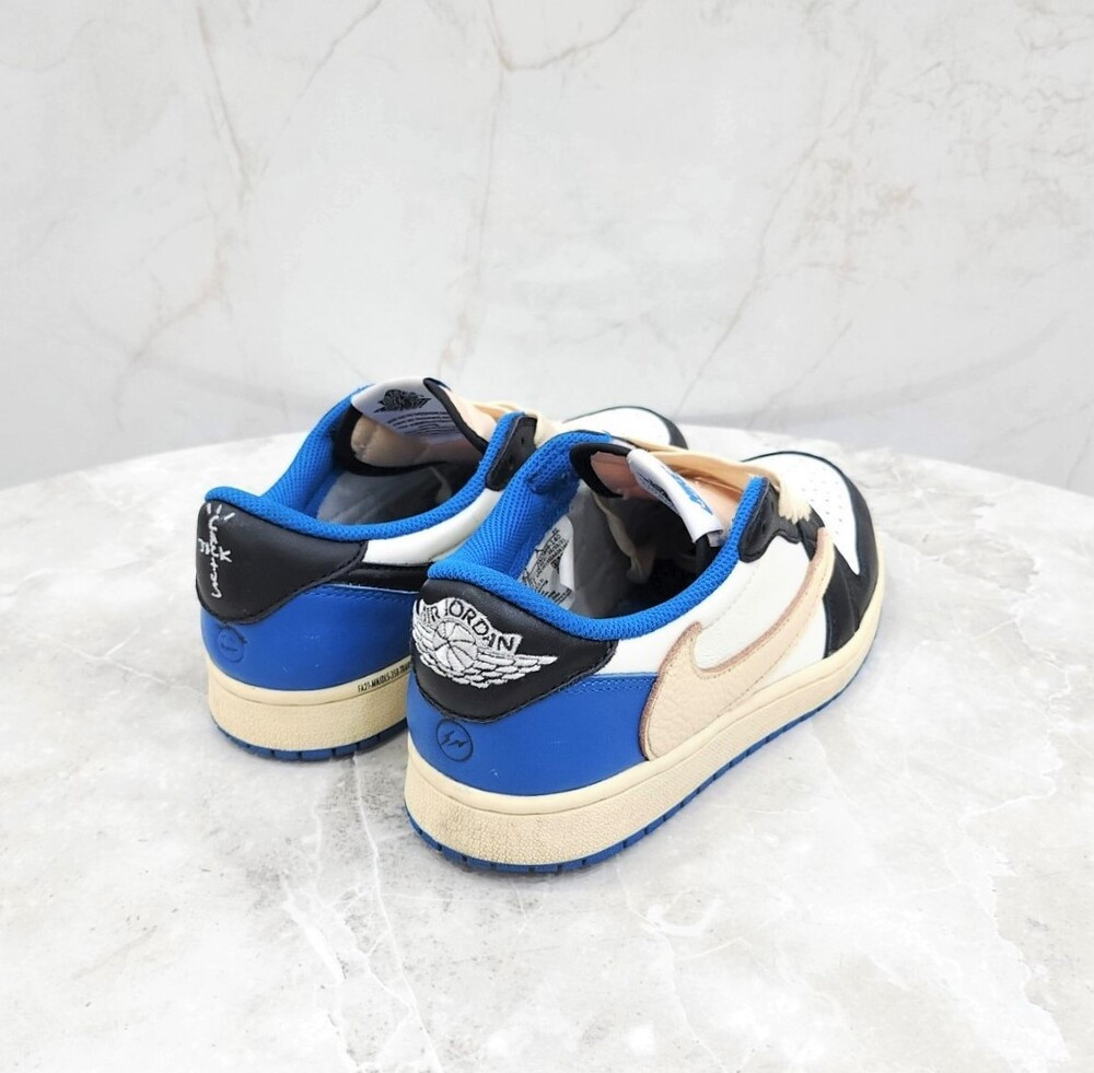 [럭스유] 245 / 나이키 X 프라그먼트 스캇 로우