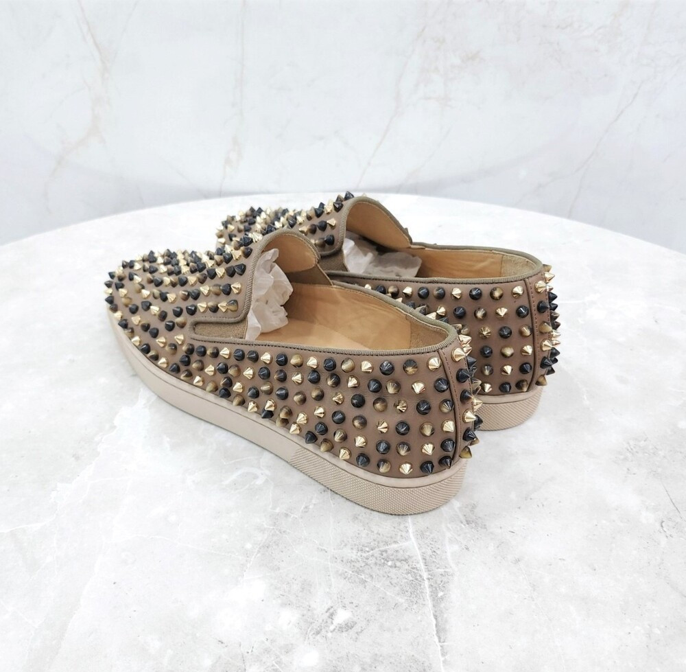 [럭스유] 42.5 / 크리스찬루부탱 베이지 멀티 스터드 롤러 보트 슬립온
