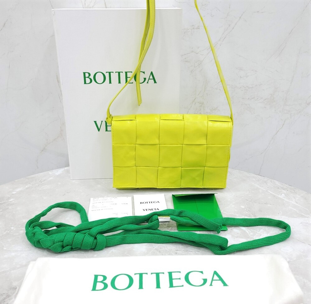 [럭스유] 보테가베네타 네온 카세트 크로스바디 백