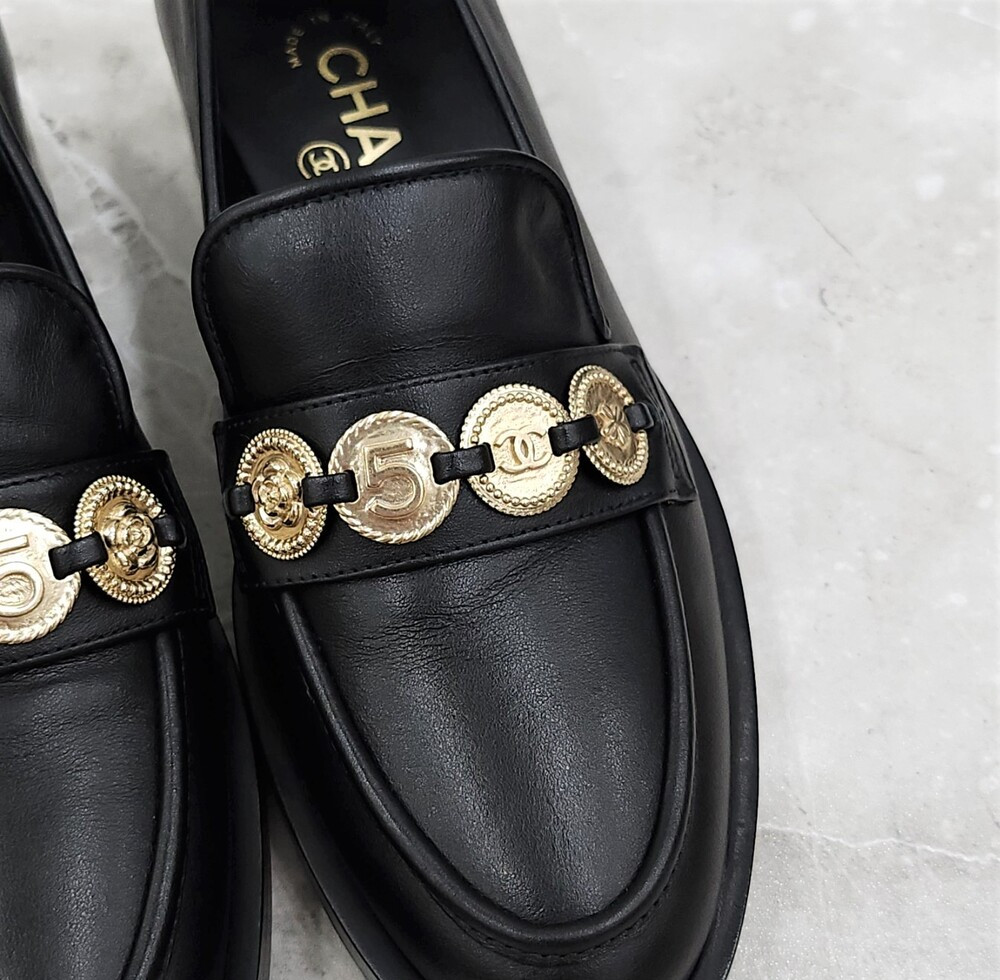 [럭스유] 35.5 / 샤넬 메달리온 코인 레더 로퍼