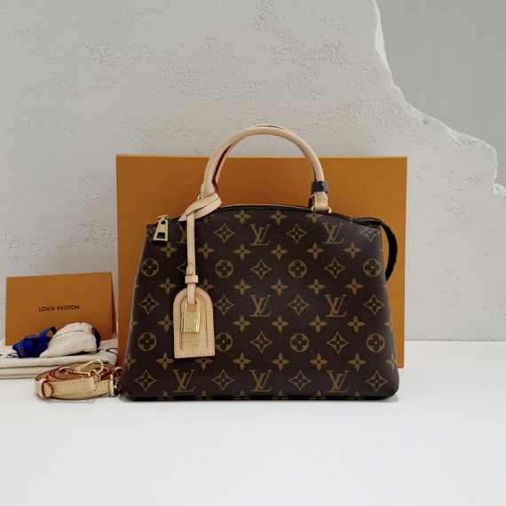 루이비통 모노그램 쁘띠뜨 팔레 PM 토트백 내장칩 전시상품급 M45900