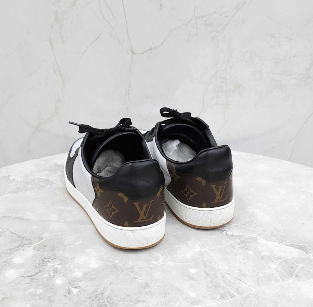 [럭스유] 9 / 루이비통 모노그램 리볼리 스니커즈 1A8WG8