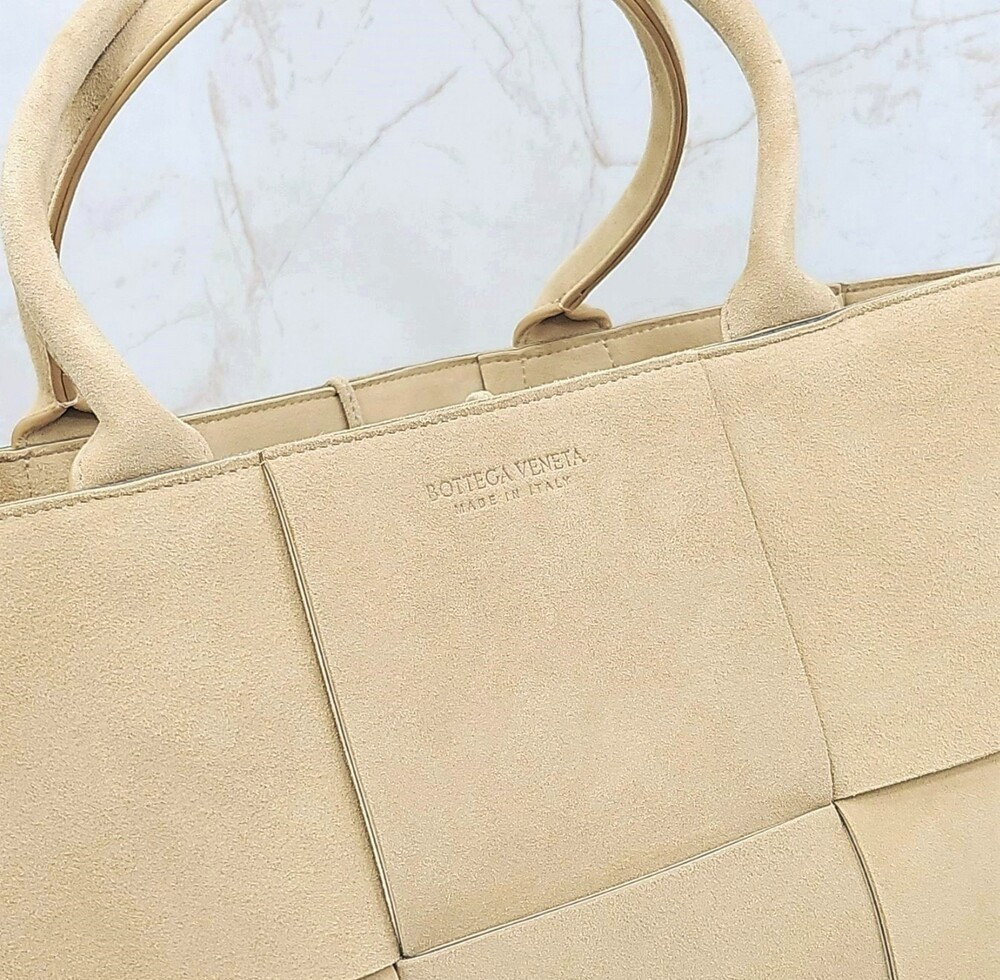 [럭스유] 보테가베네타 스웨이드 아르코 미디엄 토트백 609175