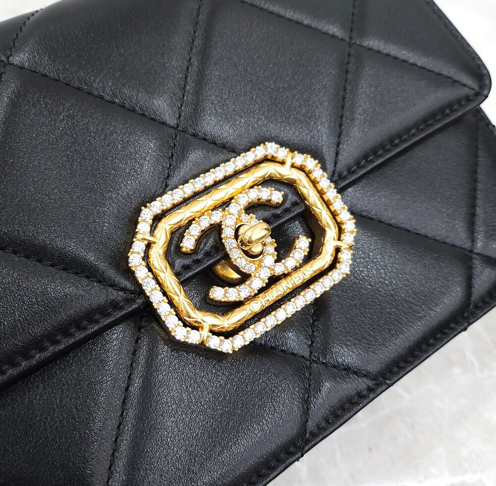 [럭스유] (새상품) 샤넬 미니 플랩백 카프스킨 스트라스 골드메탈 내장칩