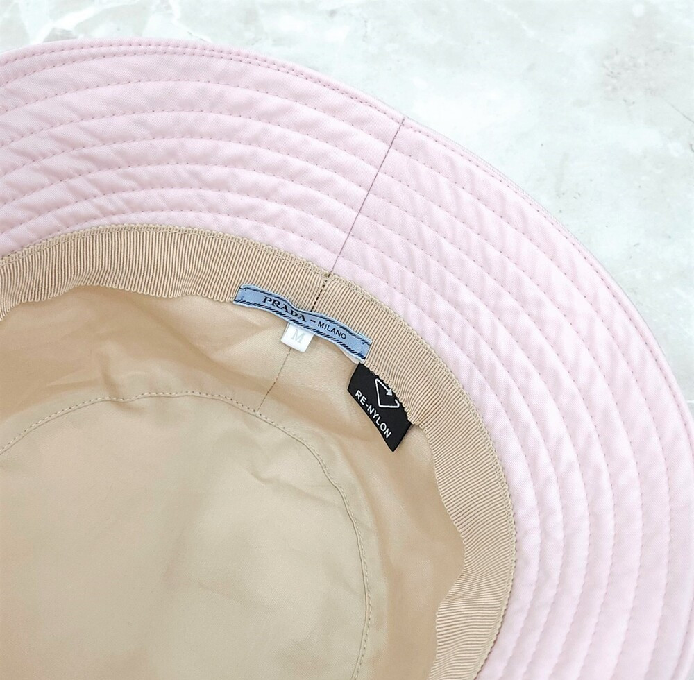 [럭스유] (새상품) 프라다 핑크 리나일론 메탈로고 버킷햇 M 1HC137