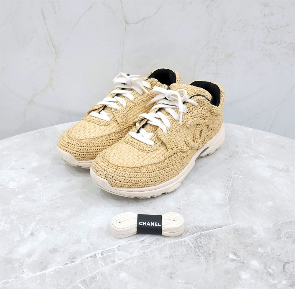 [럭스유] 40 / 샤넬 CC로고 라피아 뉴크루즈 스니커즈