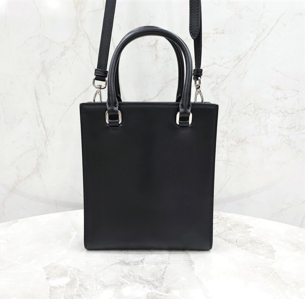 [럭스유] 프라다 엠보싱 로고 트라이앵글 미니 크로스백