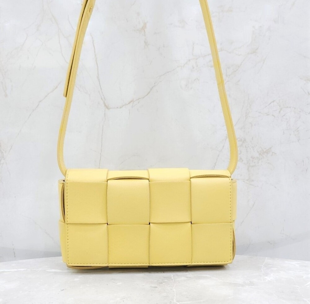 [럭스유] 보테가베네타 인트레치아토 카세트 벨트백 668572