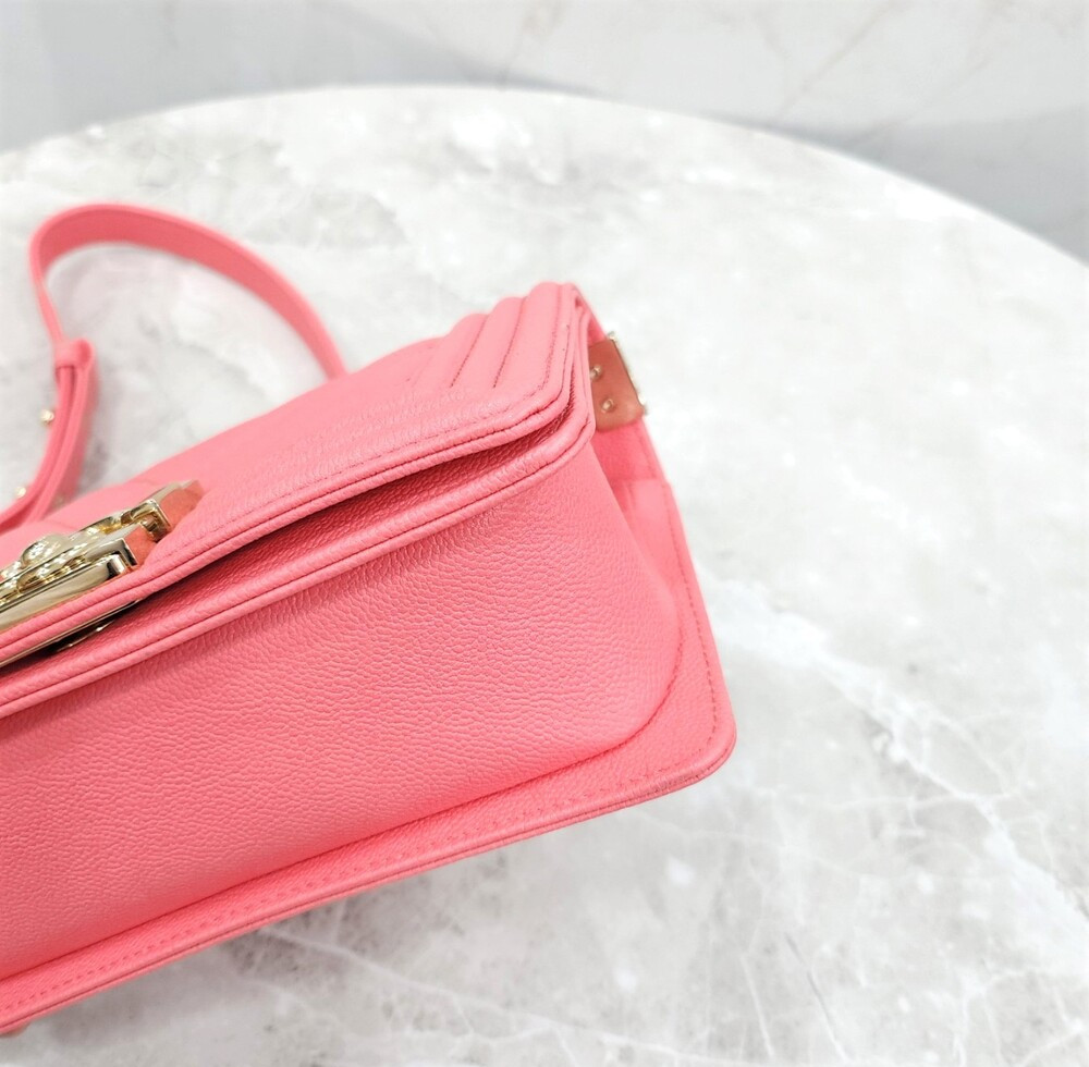 [럭스유] 샤넬 쉐브론 보이백 스몰 캐비어 핑크 금장 신형내장칩