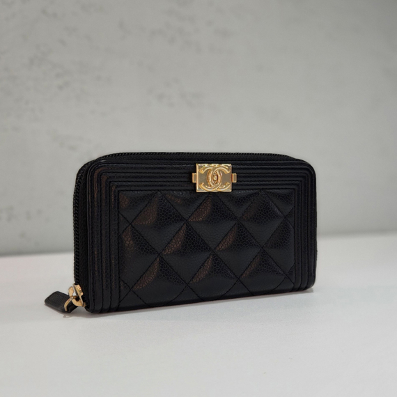 샤넬 보이 캐비어 금장 중지갑 28번대 A80566