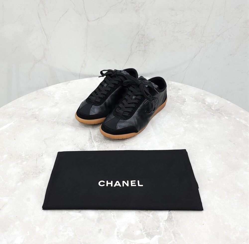 [럭스유] 37 / 샤넬 24FW CC로고 벨벳 카프스킨 스니커즈 G45996