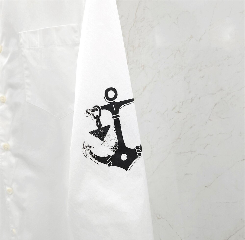 [럭스유] 38 / 프라다 삼각로고 프린팅 화이트 코튼 셔츠 UCN425