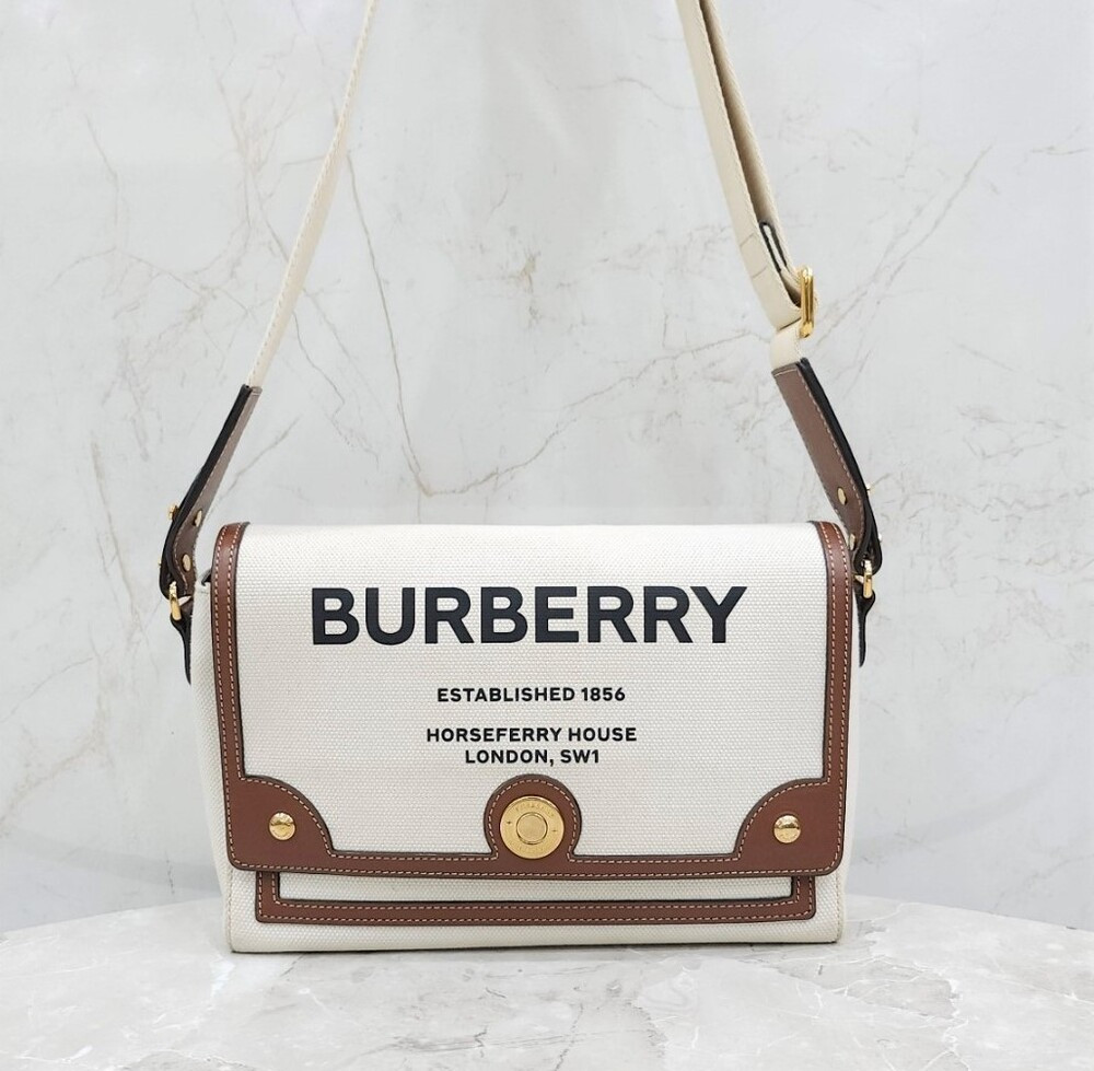 [럭스유] 버버리 호스페리 캔버스 로고 노트 크로스백