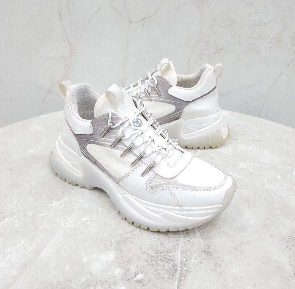 [럭스유] 6.5 / 루이비통 화이트 모노그램 펄스 런어웨이 스니커즈