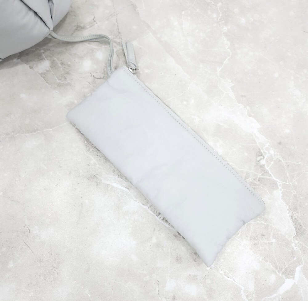 [럭스유] 보테가베네타 그레이 패디드 테크 카세트 크로스백 628951