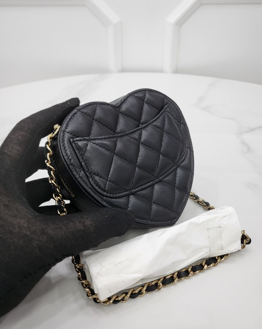 [미다스] 샤넬 하트백 스몰 램스킨 블랙 금장 32번대 AP2784