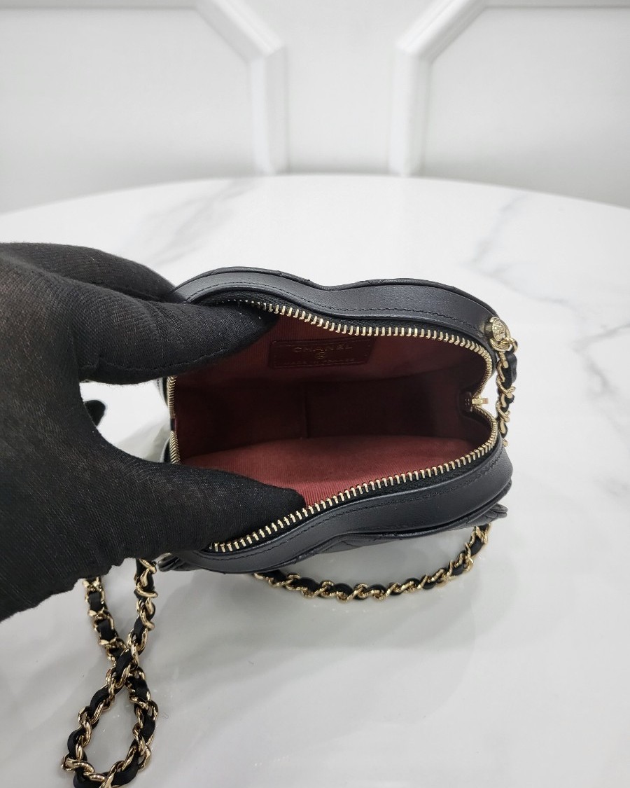 [미다스] 샤넬 하트백 스몰 램스킨 블랙 금장 32번대 AP2784