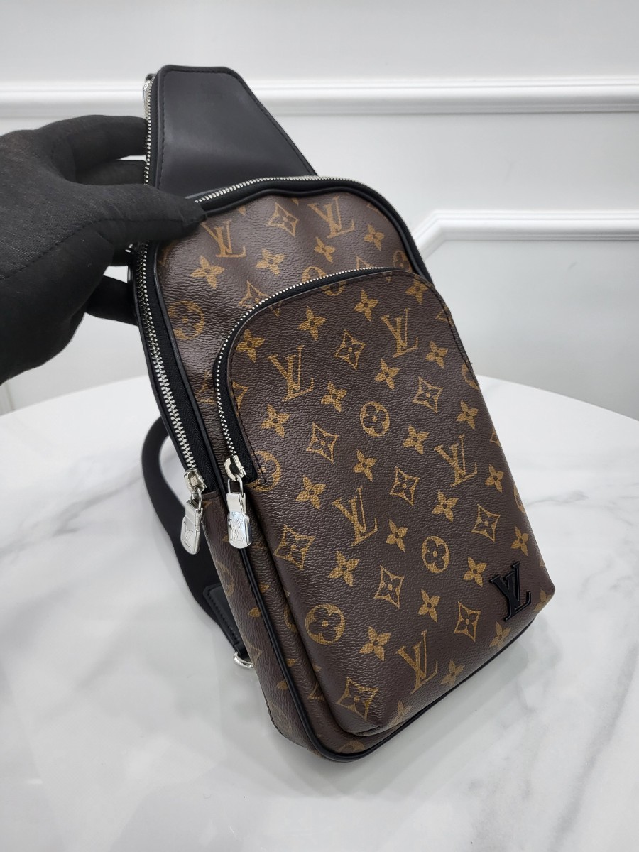 [미다스] 루이비통 모노그램 에비뉴 슬링백 M46327 내장칩