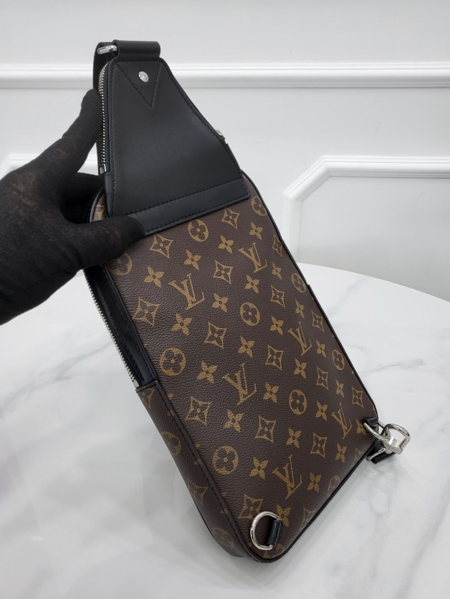 [미다스] 루이비통 모노그램 에비뉴 슬링백 M46327 내장칩