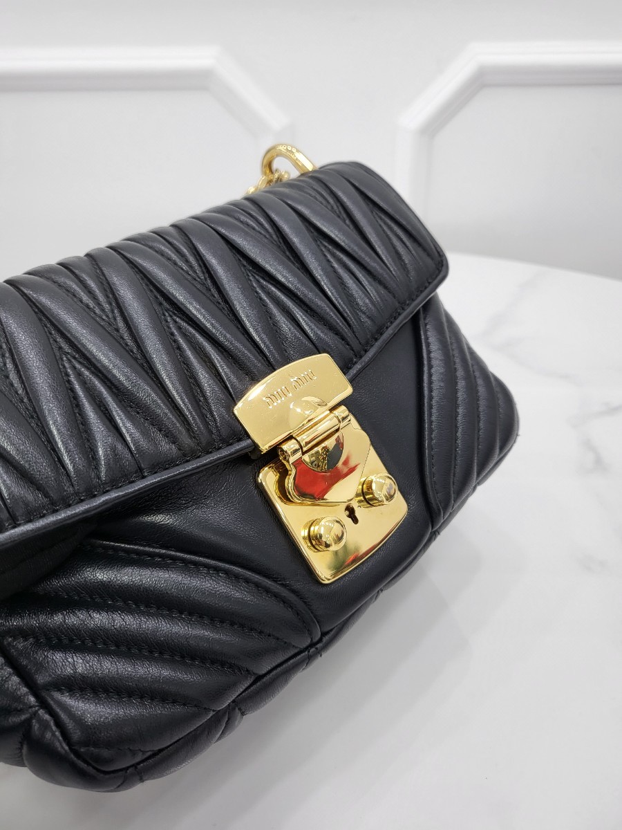 [미다스] 미우미우 마틀라세 나파 체인 플랩 숄더백 5BD224