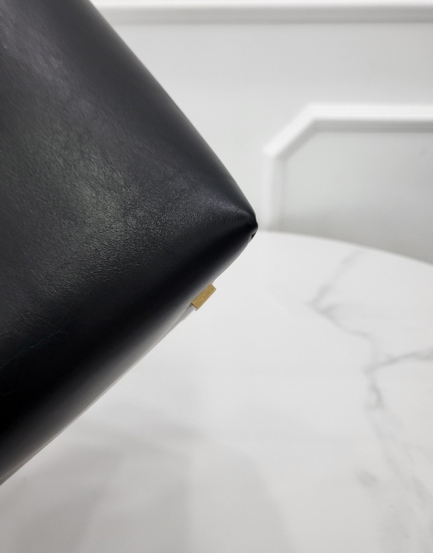 [미다스] 생로랑 LE 37 스몰 버킷백 749036