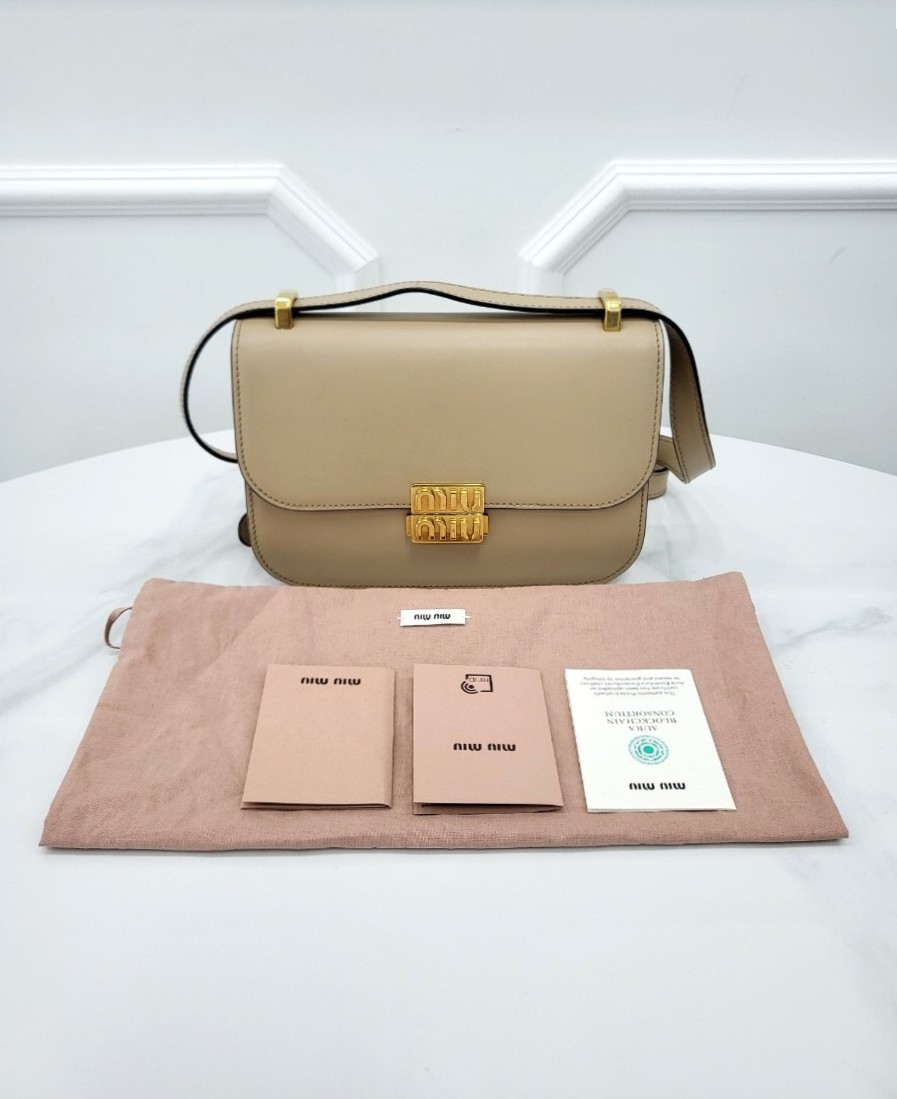 [미다스] 미우미우 로고 레더 숄더백 5BD254 샌드 베이지