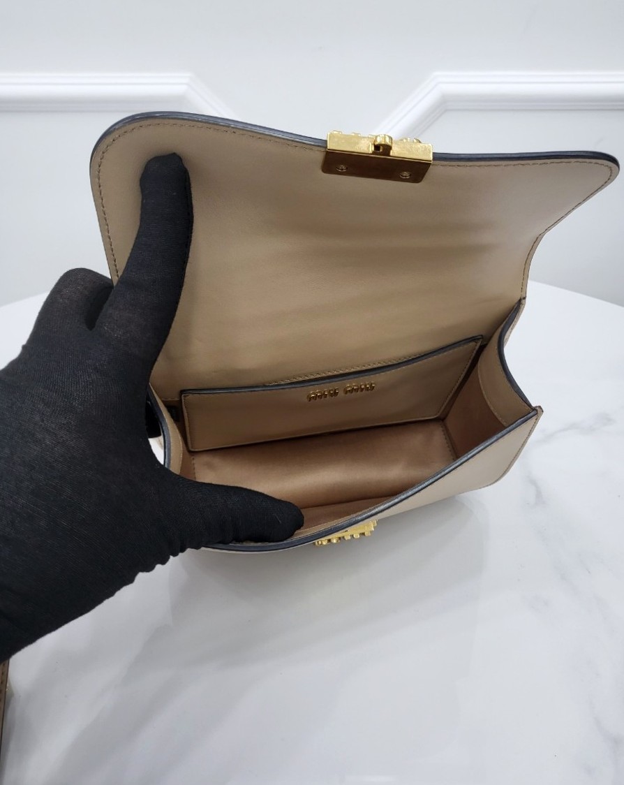 [미다스] 미우미우 로고 레더 숄더백 5BD254 샌드 베이지