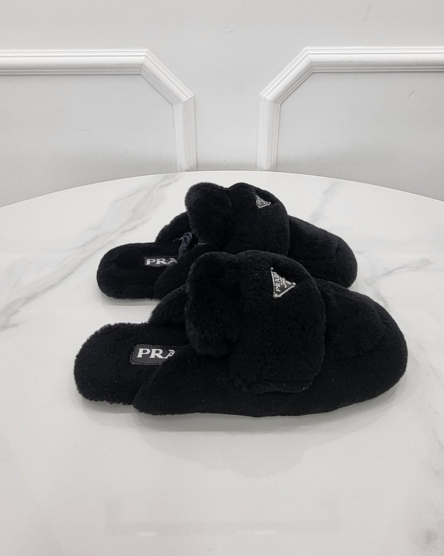 [미다스] 프라다 삼각로고 시어링 뮬 블랙 1D109N 35.5 새상품