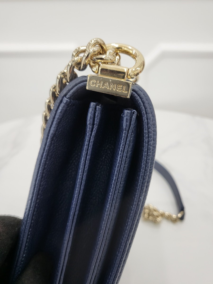[미다스] 샤넬 보이 플랩 캐비어 사첼백 네이비 29번대 AS0130