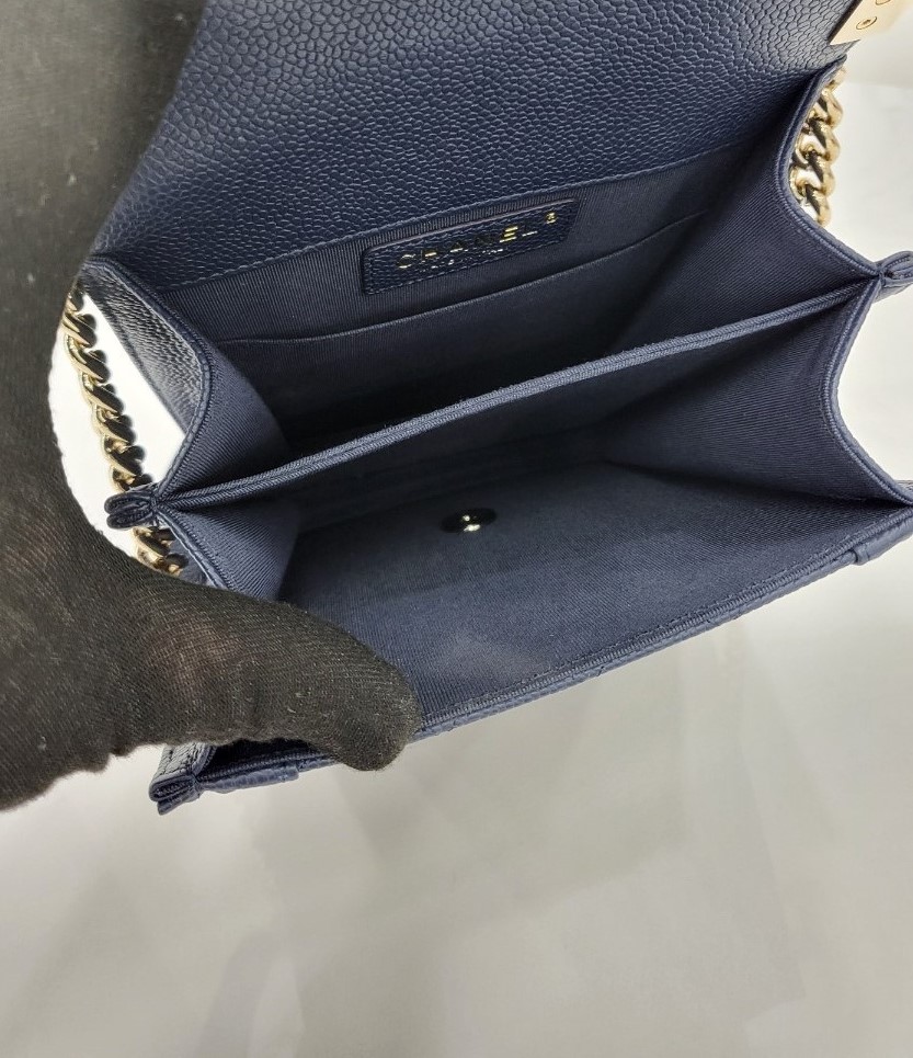 [미다스] 샤넬 보이 플랩 캐비어 사첼백 네이비 29번대 AS0130