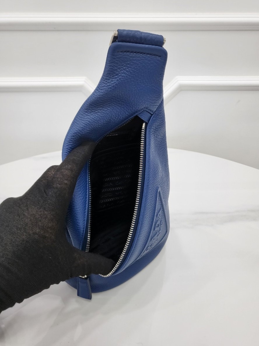 [미다스] 프라다 로고 레더 슬링백 2VZ098