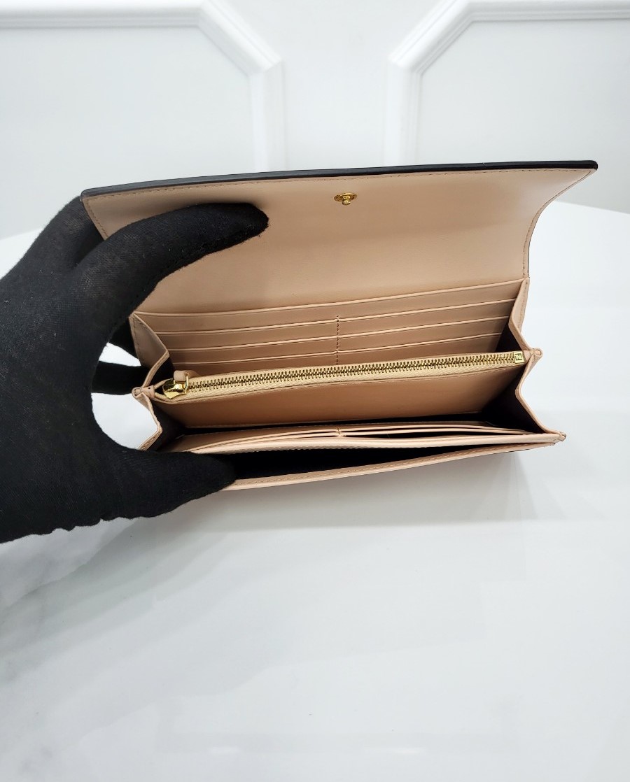 [미다스] 펜디 콘티넨탈 엠보싱 로고 장지갑 8M0251