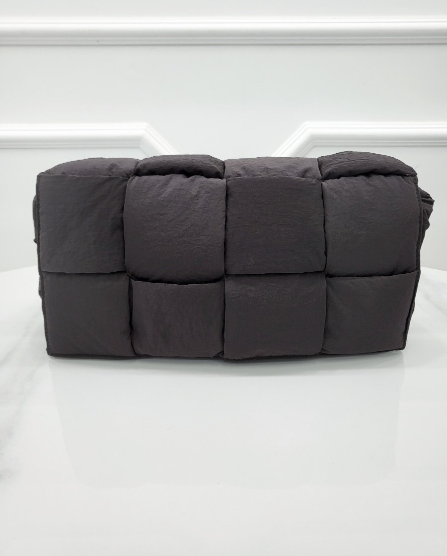 [미다스] 보테가베네타 패딩 패디드 카세트백 폰단테 628951